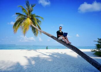 35+ Digital Nomad Jobs To Travel and Work Anywhere